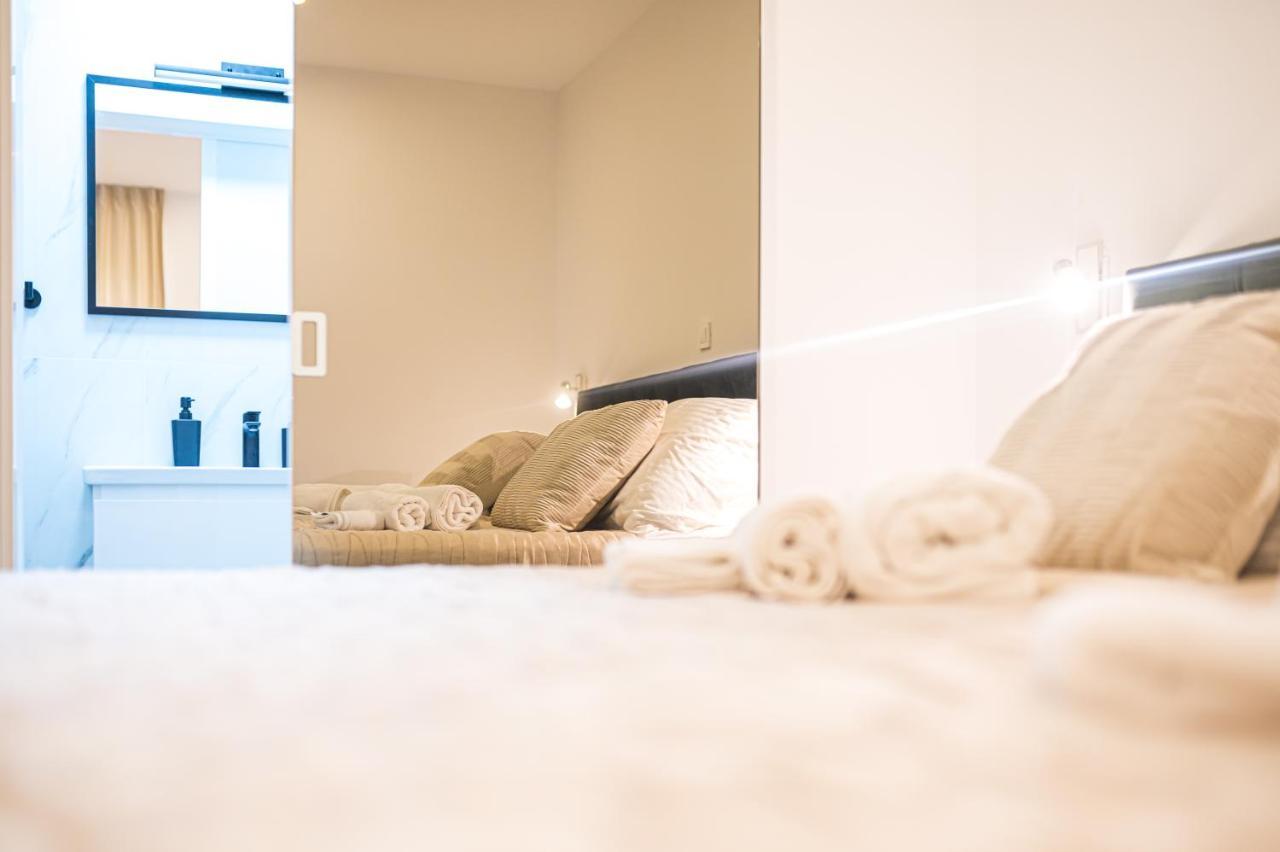 Luxury Rooms Green And Gold Split Buitenkant foto