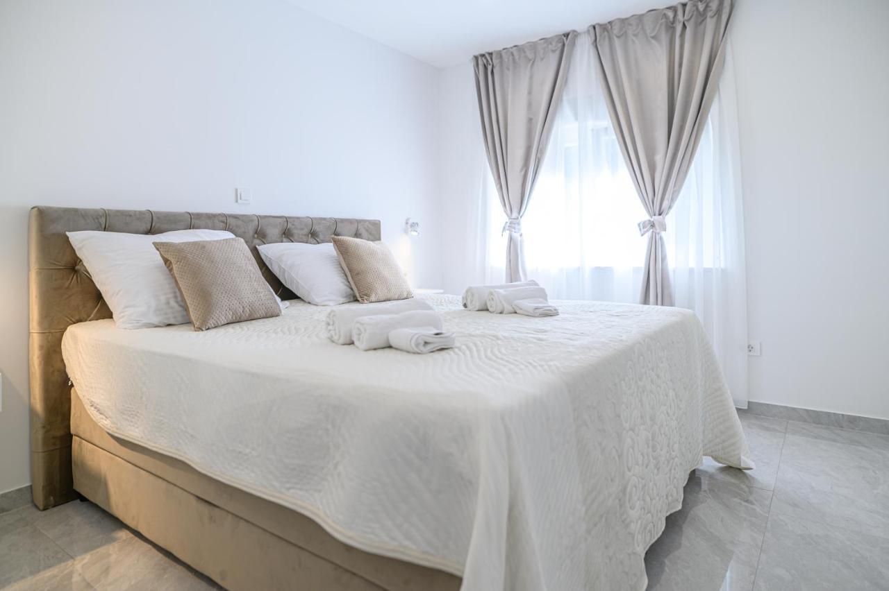 Luxury Rooms Green And Gold Split Buitenkant foto