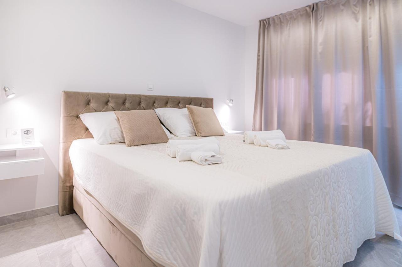 Luxury Rooms Green And Gold Split Buitenkant foto