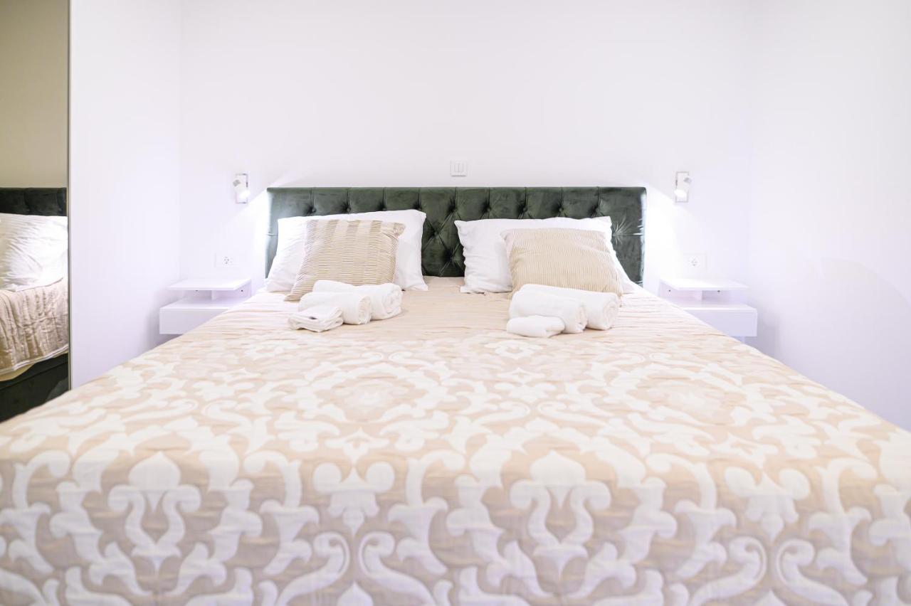 Luxury Rooms Green And Gold Split Buitenkant foto