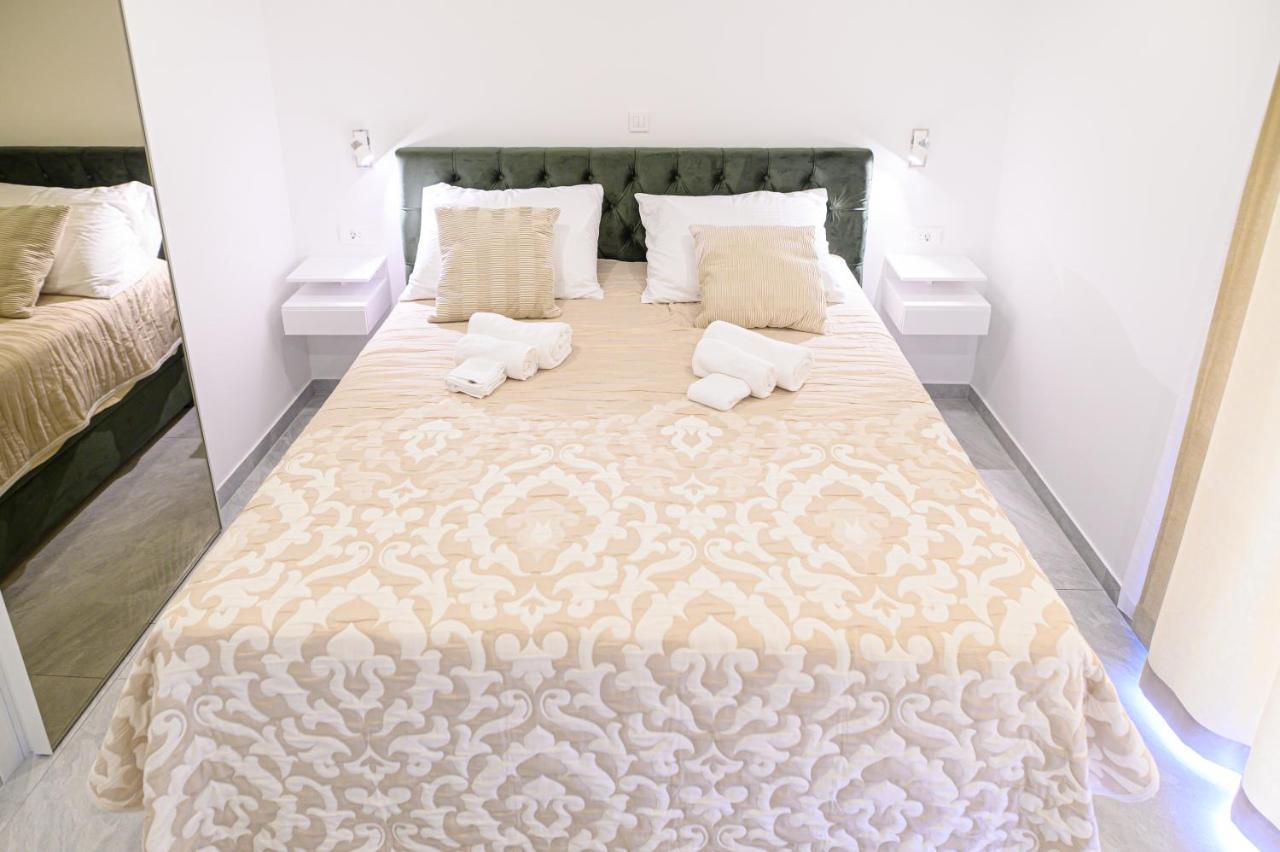 Luxury Rooms Green And Gold Split Buitenkant foto