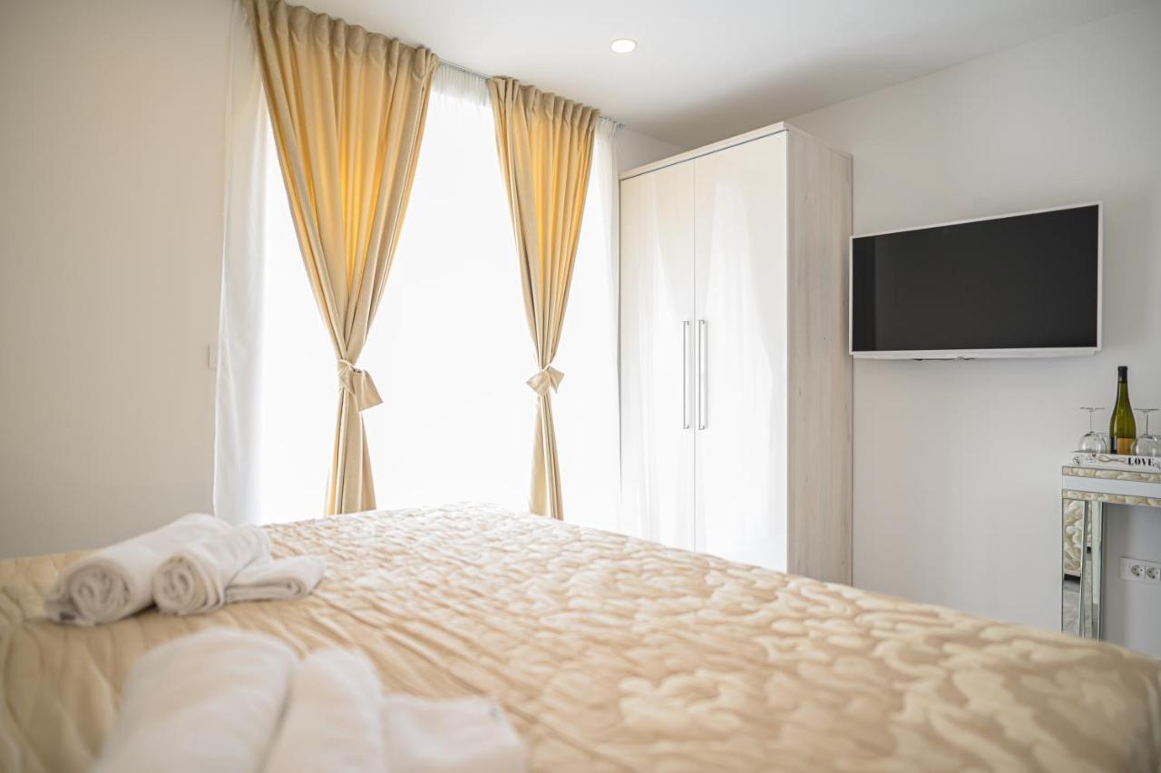 Luxury Rooms Green And Gold Split Buitenkant foto