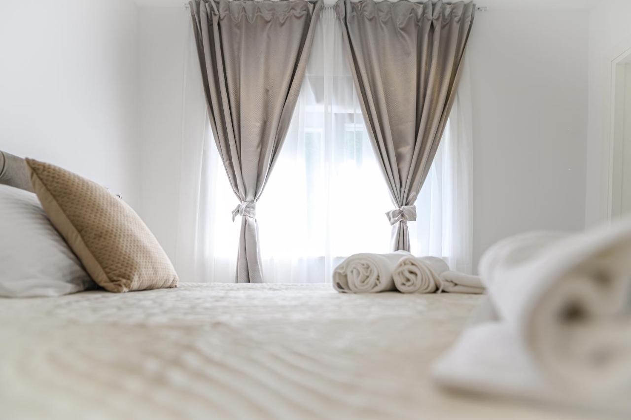 Luxury Rooms Green And Gold Split Buitenkant foto