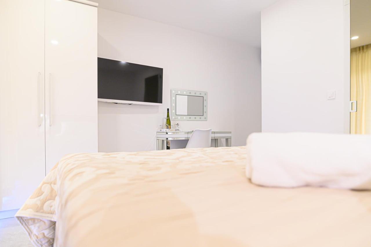 Luxury Rooms Green And Gold Split Buitenkant foto