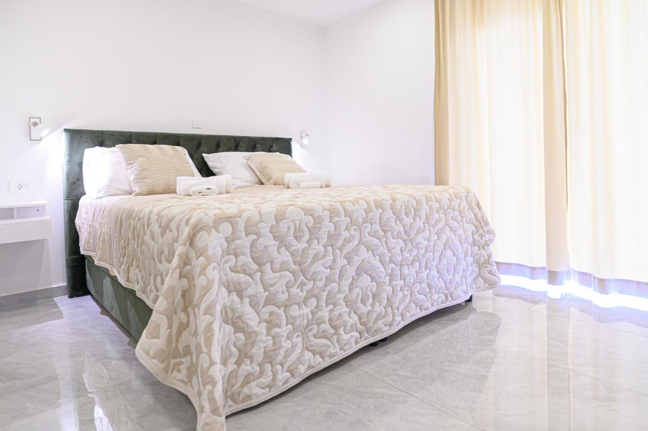 Luxury Rooms Green And Gold Split Buitenkant foto